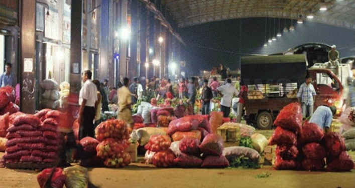 புறக்கோட்டை மொத்த வியாபார நிலையங்களில் அத்தியாவசிய பொருட்கள் பதுக்கல்
