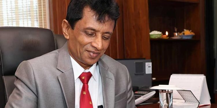 மோட்டார் போக்குவரத்து ஆணையாளர் நாயகம் சிஐடியினரால் கைது!