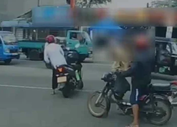 CCTV -இல் பதிவான தலைக்கவச தாக்குதல்!