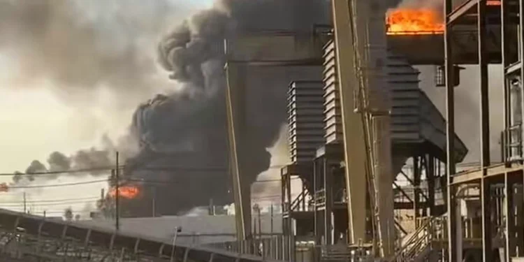டெக்சாஸ் எண்ணெய் சுத்திகரிப்பு நிலையத்தில் பாரிய வெடிப்பு
