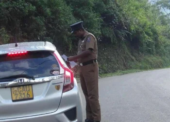 போதைப்பொருட்களுடன் சென்ற 08 பேர் கைது!