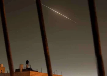 இஸ்ரேலிய அணுசக்தி மையத்தை இலக்கு வைத்து ஈரான் ஏவுகணைத் தாக்குதல்