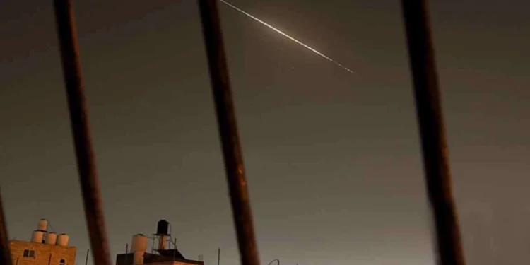 இஸ்ரேலிய அணுசக்தி மையத்தை இலக்கு வைத்து ஈரான் ஏவுகணைத் தாக்குதல்