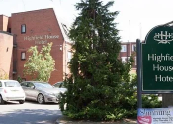 நிர்வாணத்தைக் காட்டிய இலங்கையர்!