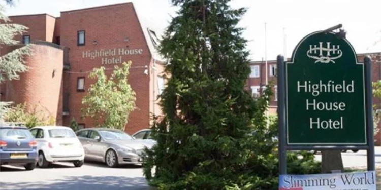 நிர்வாணத்தைக் காட்டிய இலங்கையர்!