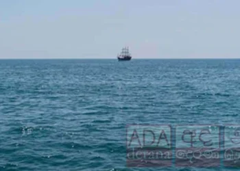 ஈரானிய கடற்படைக் கப்பலே விபத்து : 35 பேர் மீட்பு