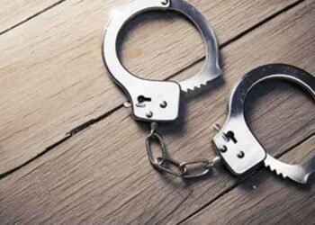 எரிபொருளை பதுக்கிய மூவர் கைது!