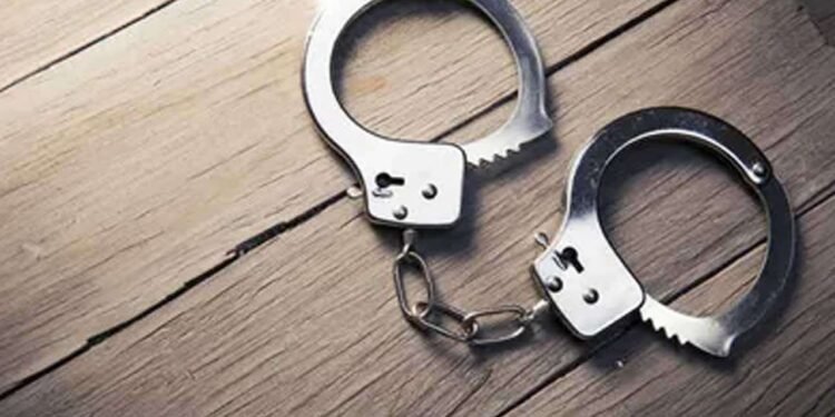 எரிபொருளை பதுக்கிய மூவர் கைது!