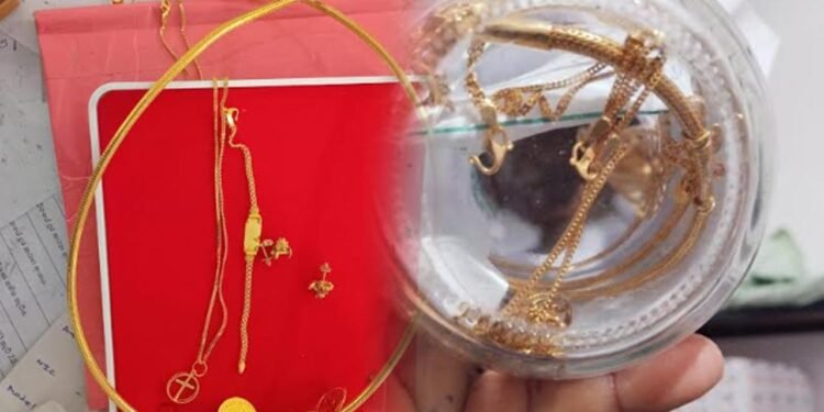 யாழில் தங்க நகைகளைத் திருடிய பணிப்பெண் கைது!