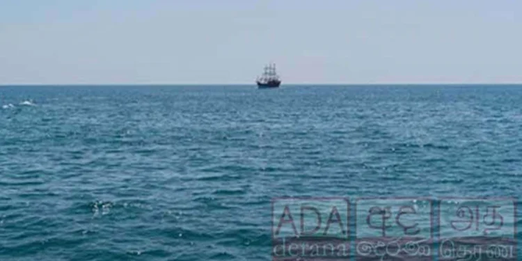 ஈரானிய கடற்படைக் கப்பலே விபத்து : 35 பேர் மீட்பு