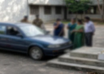 பாடசாலையில் பெரும் சோகம்: வாகனத்தில் சிக்கி மாணவன் பலி