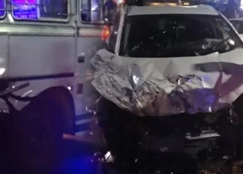 கல்கிசை சந்தியில் பேருந்து – கார் மோதி விபத்து!