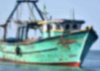 ஆழ்கடலில் அதிரடி வேட்டை: போதைப்பொருள் படகுடன் 6 பேர் கைது!