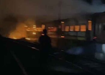 காலியில் இரு ரயில் பெட்டிகளில் தீப்பரவல்