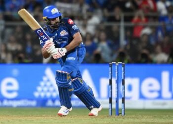 விராட் கோலியின் சாதனையை முறியடித்த சர்மா