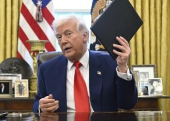 டிரம்பை மனநிலை பிறழ்ந்தவர் – மூத்த அரசியல்வாதிகள் எச்சரிக்கை