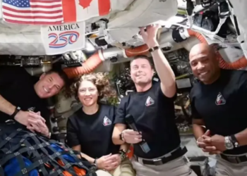 பூமிக்கு திரும்பும் ஆர்டெமிஸ் II குழு – விண்வெளி வீரரின் மறைந்த மனைவியின் பெயரில் சந்திரப் பள்ளம் பெயரிட பரிந்துரை