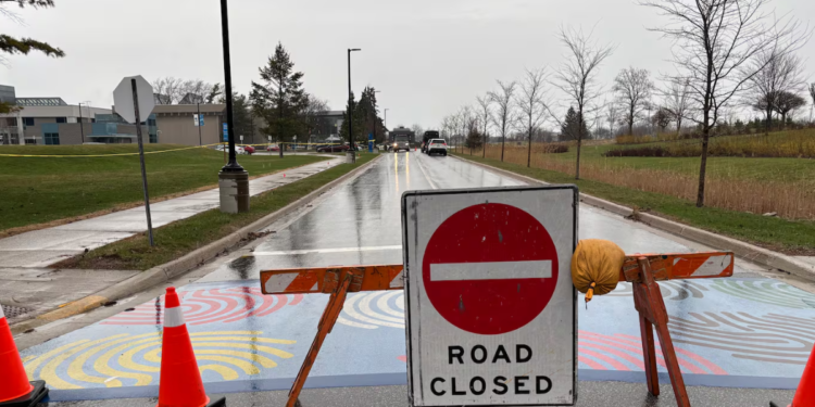 கனடா லம்ப்டன் கல்லூரி வளாகத்தில் துப்பாக்கிச் சூடு ; இளம் ஹாக்கி வீரர் பலி