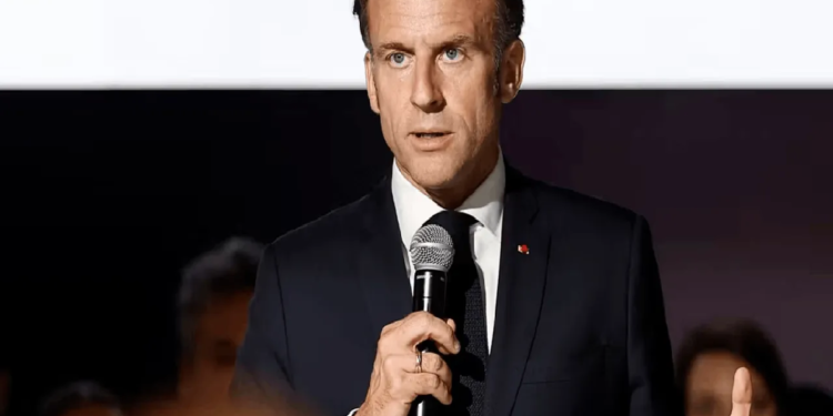 பிரான்ஸ் ஜனாதிபதியின் பரபரப்பு தகவல் ; முற்று பெறும் அரசியல் வாழ்க்கை