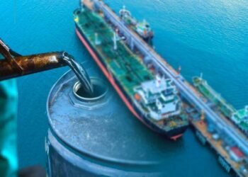 போர் தொடங்கிய பின் முதன்முறையாக இலங்கைக்கு வந்த கச்சா எண்ணெய் கப்பல்!