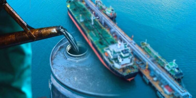 போர் தொடங்கிய பின் முதன்முறையாக இலங்கைக்கு வந்த கச்சா எண்ணெய் கப்பல்!