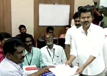 திருச்சி கிழக்கு தொகுதியில் வேட்புமனு தாக்கல் செய்தார் விஜய்