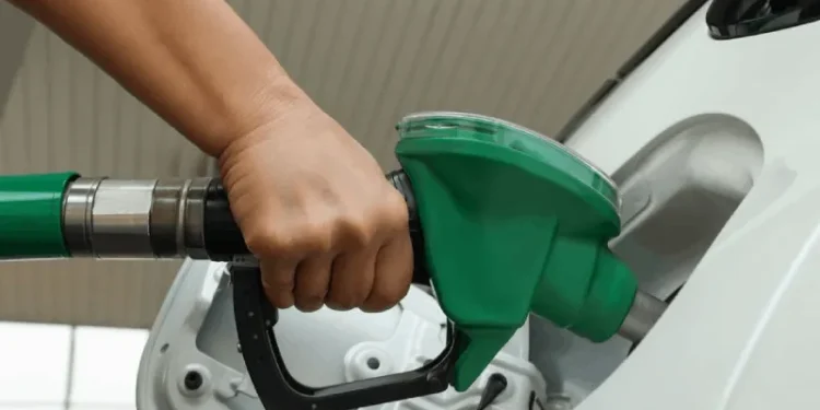 எரிபொருள் தட்டுப்பாட்டுக்கு தீர்வு – ஜூன் மாதம் வரை கையிருப்பு உறுதி