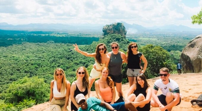 மார்ச்சில் சுற்றுலாப் பயணிகளின் வருகை வீழ்ச்சி