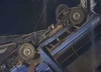 இரு லொறிகள் நேருக்கு நேர் மோதி விபத்து – சிசிரிவி காணொளி!