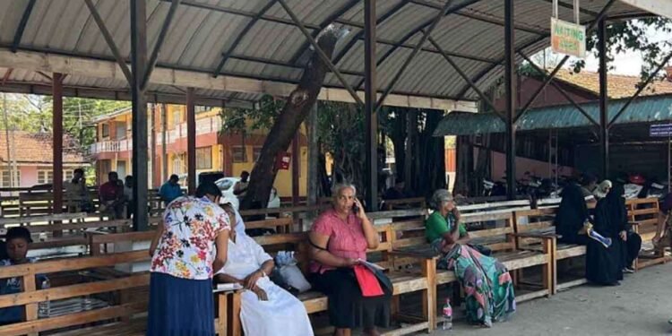 அரச வைத்தியர்களின் பணிப்புறக்கணிப்பு தொடர்ந்து நீடிக்கிறது