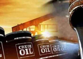 உலகளாவிய விநியோக தடைகள் மற்றும் போர் சூழ்நிலை காரணமாக எதிர்காலத்திலும் எண்ணெய் விலை உயர்வாகவே இருக்கும் என பொருளாதார நிபுணர்கள் எச்சரிக்கின்றனர்.