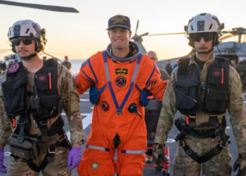 வெற்றிகரமாக பூமி திரும்பிய ஆர்டெமிஸ் – 02 குழு