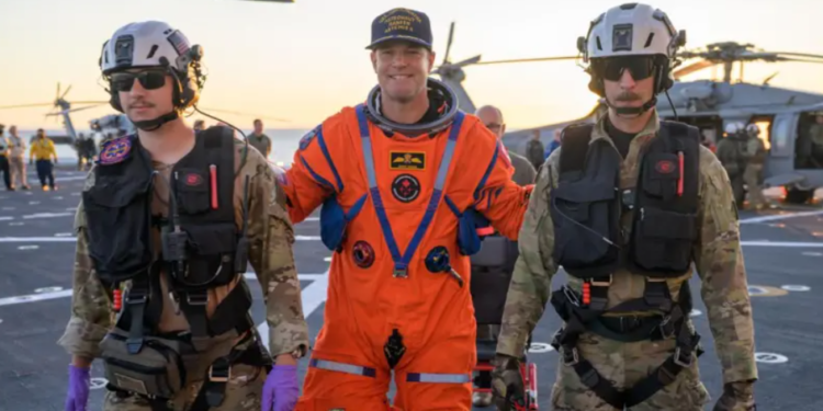 வெற்றிகரமாக பூமி திரும்பிய ஆர்டெமிஸ் – 02 குழு