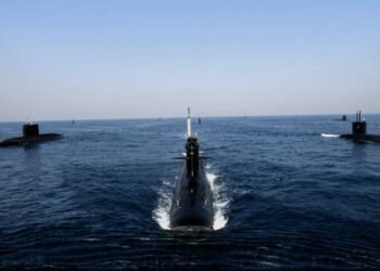 பிரித்தானிய எல்லைக்குள் நுழைந்த ரஷ்ய நீர்மூழ்கி கப்பல்கள் – இராணுவத்தை கொண்டு தடுத்த அரசாங்கம்