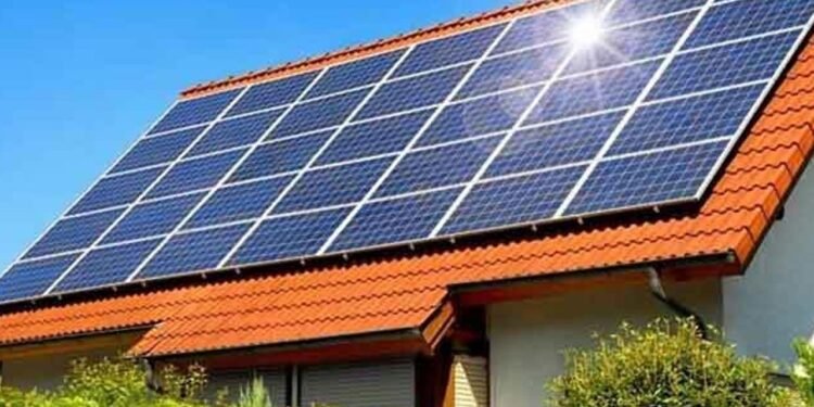 கூரைகளில் பொருத்தப்பட்டுள்ள சோலார் பேனல்களை செயலிழக்கச் செய்யுமாறு அறிவிப்பு