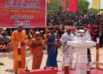 முள்ளிவாய்க்காலில் கண்ணீருடன் அஞ்சலி செலுத்திய உறவுகள்!