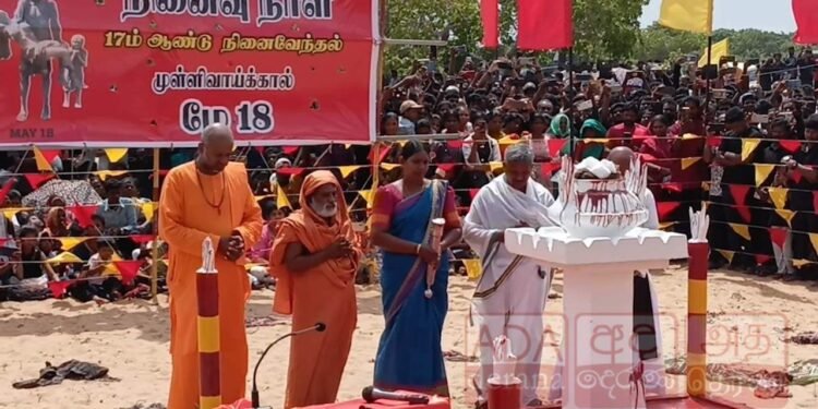 முள்ளிவாய்க்காலில் கண்ணீருடன் அஞ்சலி செலுத்திய உறவுகள்!