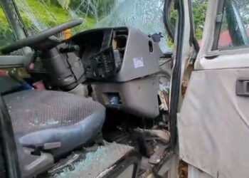 நோர்வூட்டில் பேருந்து விபத்து – மாணவர் காயம்