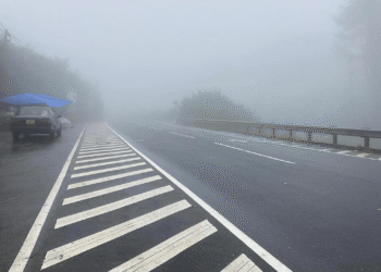 நுவரெலியாவில் கடும் பனிமூட்டம்: வாகனப் போக்குவரத்து பாதிப்பு!
