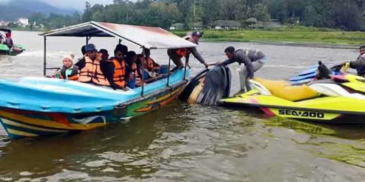 கிரகரி வாவியில் அனர்த்தம் – மயிரிழையில் உயிர்காத்த கடற்படை
