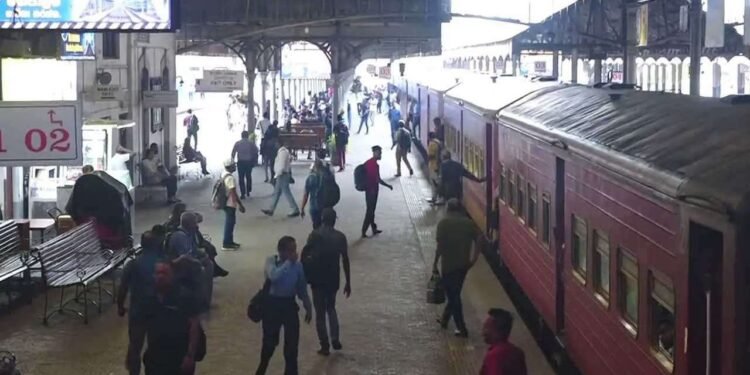 ரயில் தொழிற்சங்க பணிப்புறக்கணிப்பு தொடர்கிறது