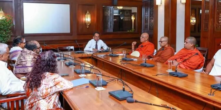 அனோஜனை விடுவிக்க அரச தலையீடு கோரி மகாநாயக்க தேரர்கள் ஜனாதிபதிக்கு மகஜர்!