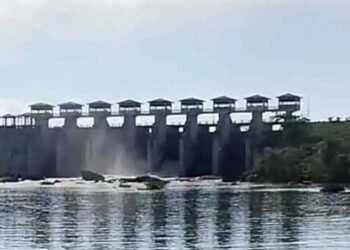 தெதுரு ஓயாவின் 4 வான்கதவுகள் திறப்பு