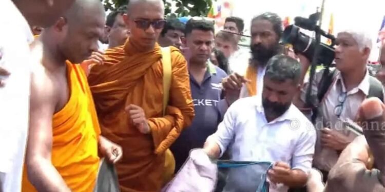 ஜனாதிபதி செயலகத்துக்கு அருகில் அமைக்கப்பட்டிருந்த கூடாரங்கள் அகற்றப்பட்டன!