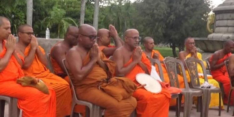 விஹாரமஹாதேவி பூங்காவில் 4 ஆவது நாளாகவும் பிக்குமாரின் சத்தியாகிரகம் தொடர்கிறது